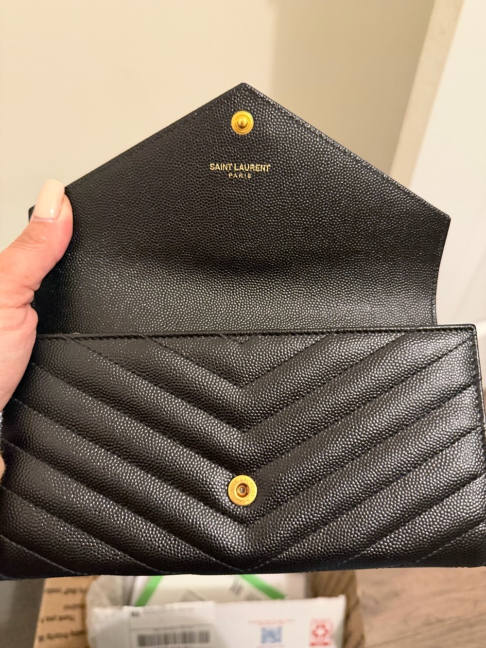 YSL CASSANDRE MATELASSÉ LARGE FLAP WALLET IN GRAIN DE POUDRE LEATHER
BLACK - Picture 10 of 11